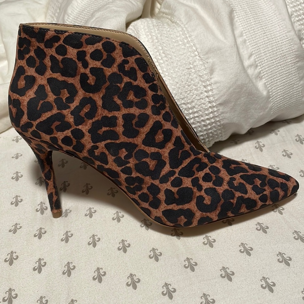 Leopard print bootie